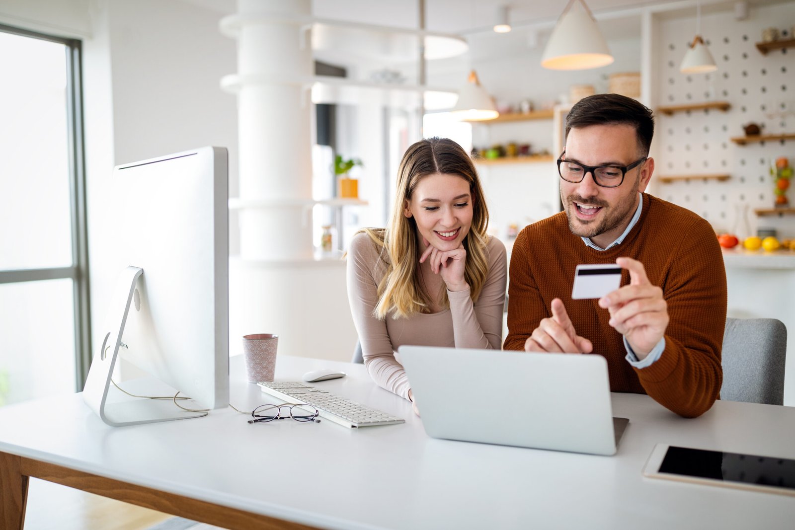 portrait-of-a-cheerful-couple-shopping-online-tec-2021-08-29-11-44-57-utc-scaled.jpg portrait-of-a-cheerful-couple-shopping-online-tec-2021-08-29-11-44-57-utc-scaled.jpg